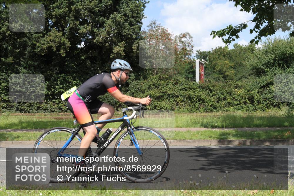 10.08.2025 - GEWOBA Citytriathlon Bremen Yannick Fuchs http://msf.ph/oto/8569929 10.08.2025 14:16:04 Radfahren 2, 23, 24, 43, 46, 62, 65, 92, 129, 271 meine-sportfotos.de