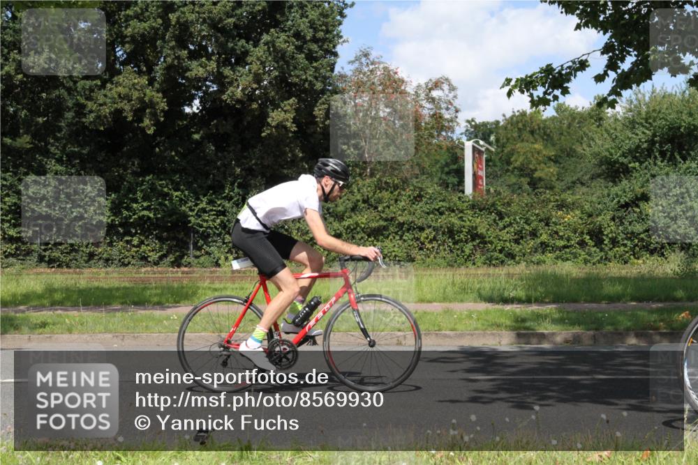 10.08.2025 - GEWOBA Citytriathlon Bremen Yannick Fuchs http://msf.ph/oto/8569930 10.08.2025 14:16:04 Radfahren 2, 23, 24, 43, 46, 62, 65, 92, 129, 271 meine-sportfotos.de