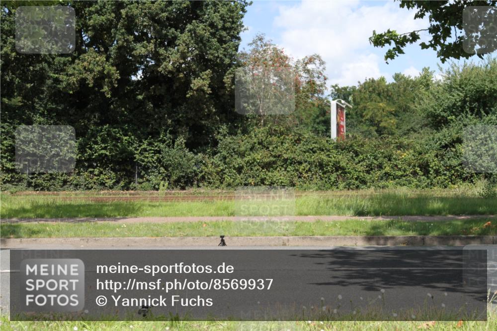 10.08.2025 - GEWOBA Citytriathlon Bremen Yannick Fuchs http://msf.ph/oto/8569937 10.08.2025 14:16:08 Radfahren 2, 23, 24, 38, 43, 46, 48, 62, 65, 92, 129, 271 meine-sportfotos.de