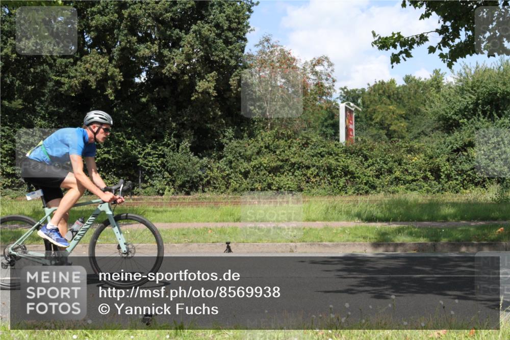 10.08.2025 - GEWOBA Citytriathlon Bremen Yannick Fuchs http://msf.ph/oto/8569938 10.08.2025 14:16:08 Radfahren 2, 23, 24, 38, 43, 46, 48, 62, 65, 92, 129, 271 meine-sportfotos.de
