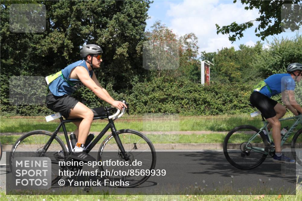10.08.2025 - GEWOBA Citytriathlon Bremen Yannick Fuchs http://msf.ph/oto/8569939 10.08.2025 14:16:09 Radfahren 2, 23, 24, 38, 43, 46, 48, 62, 65, 92, 129 meine-sportfotos.de