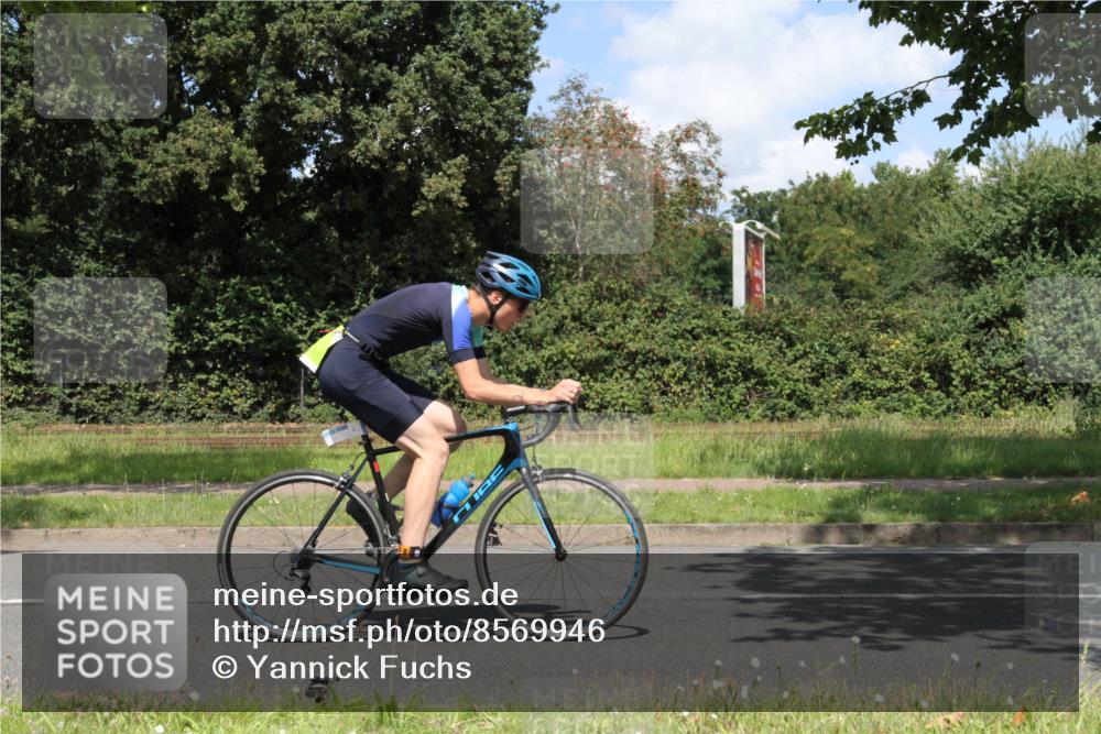 10.08.2025 - GEWOBA Citytriathlon Bremen Yannick Fuchs http://msf.ph/oto/8569946 10.08.2025 14:16:11 Radfahren 2, 23, 24, 38, 43, 46, 48, 62, 65, 92, 129 meine-sportfotos.de