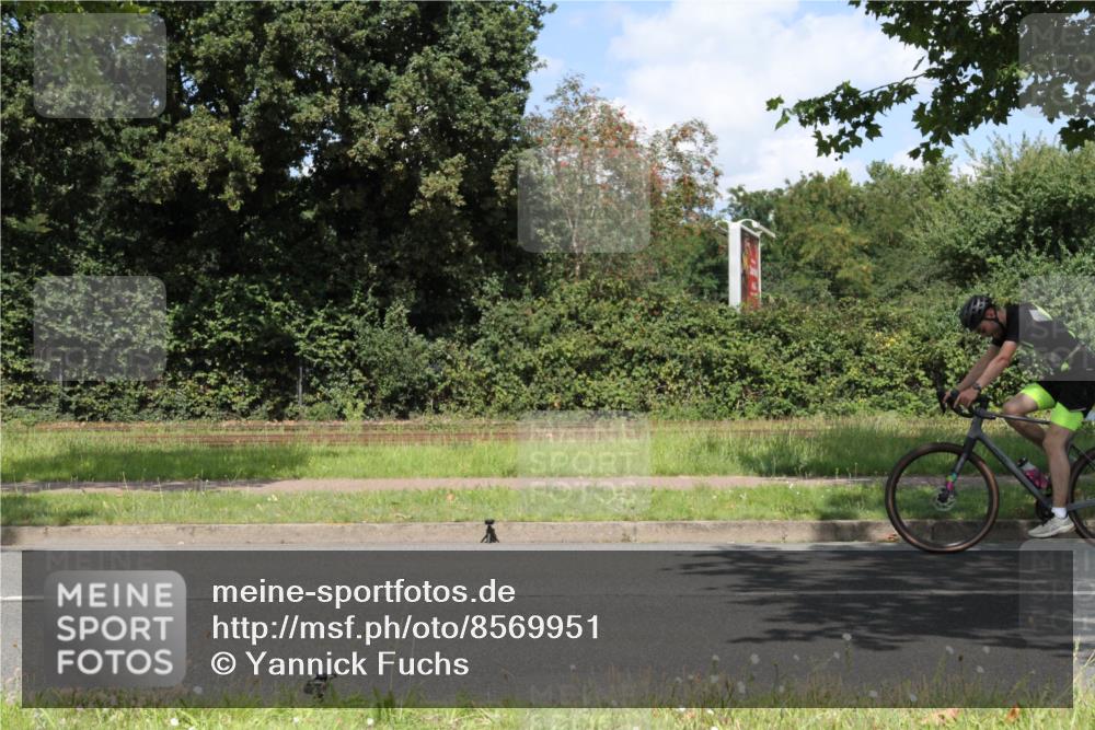 10.08.2025 - GEWOBA Citytriathlon Bremen Yannick Fuchs http://msf.ph/oto/8569951 10.08.2025 14:16:13 Radfahren 2, 23, 24, 38, 46, 48, 62, 63, 65, 92, 129 meine-sportfotos.de
