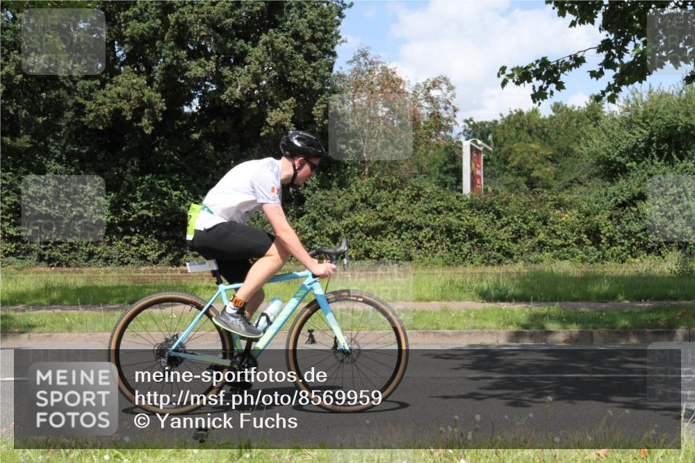 10.08.2025 - GEWOBA Citytriathlon Bremen Yannick Fuchs http://msf.ph/oto/8569959 10.08.2025 14:16:16 Radfahren 2, 23, 24, 38, 46, 48, 57, 62, 63, 65, 92, 144 meine-sportfotos.de