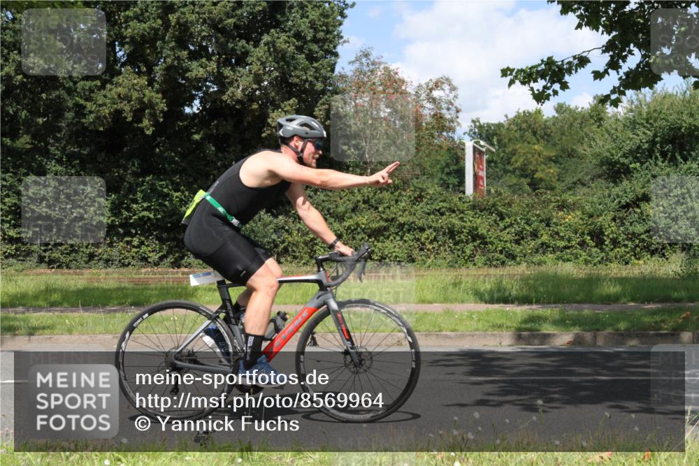 10.08.2025 - GEWOBA Citytriathlon Bremen Yannick Fuchs http://msf.ph/oto/8569964 10.08.2025 14:16:18 Radfahren 2, 23, 24, 31, 38, 46, 48, 57, 62, 63, 65, 92, 121, 144 meine-sportfotos.de