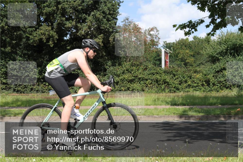 10.08.2025 - GEWOBA Citytriathlon Bremen Yannick Fuchs http://msf.ph/oto/8569970 10.08.2025 14:16:21 Radfahren 2, 23, 31, 38, 48, 57, 62, 63, 64, 65, 121, 144, 152, 173 meine-sportfotos.de