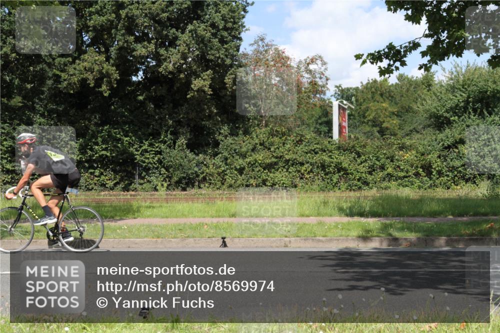 10.08.2025 - GEWOBA Citytriathlon Bremen Yannick Fuchs http://msf.ph/oto/8569974 10.08.2025 14:16:22 Radfahren 2, 23, 31, 38, 48, 57, 62, 63, 64, 65, 121, 144, 152, 173 meine-sportfotos.de