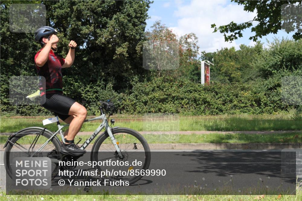 10.08.2025 - GEWOBA Citytriathlon Bremen Yannick Fuchs http://msf.ph/oto/8569990 10.08.2025 14:16:28 Radfahren 31, 38, 48, 57, 63, 64, 121, 144, 152, 173 meine-sportfotos.de