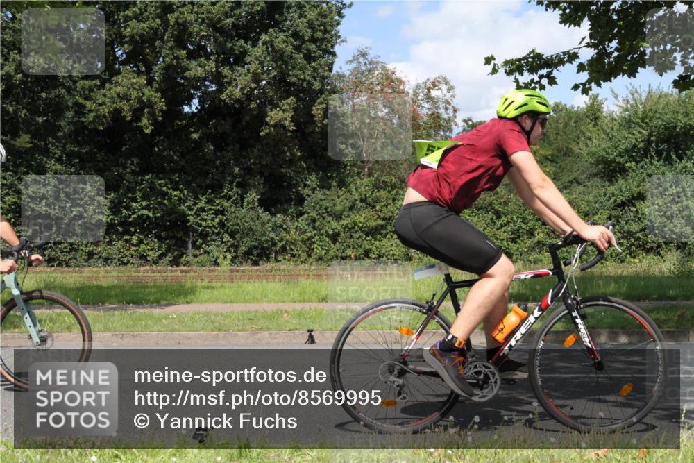 10.08.2025 - GEWOBA Citytriathlon Bremen Yannick Fuchs http://msf.ph/oto/8569995 10.08.2025 14:16:29 Radfahren 31, 38, 48, 57, 63, 64, 121, 144, 152, 173 meine-sportfotos.de