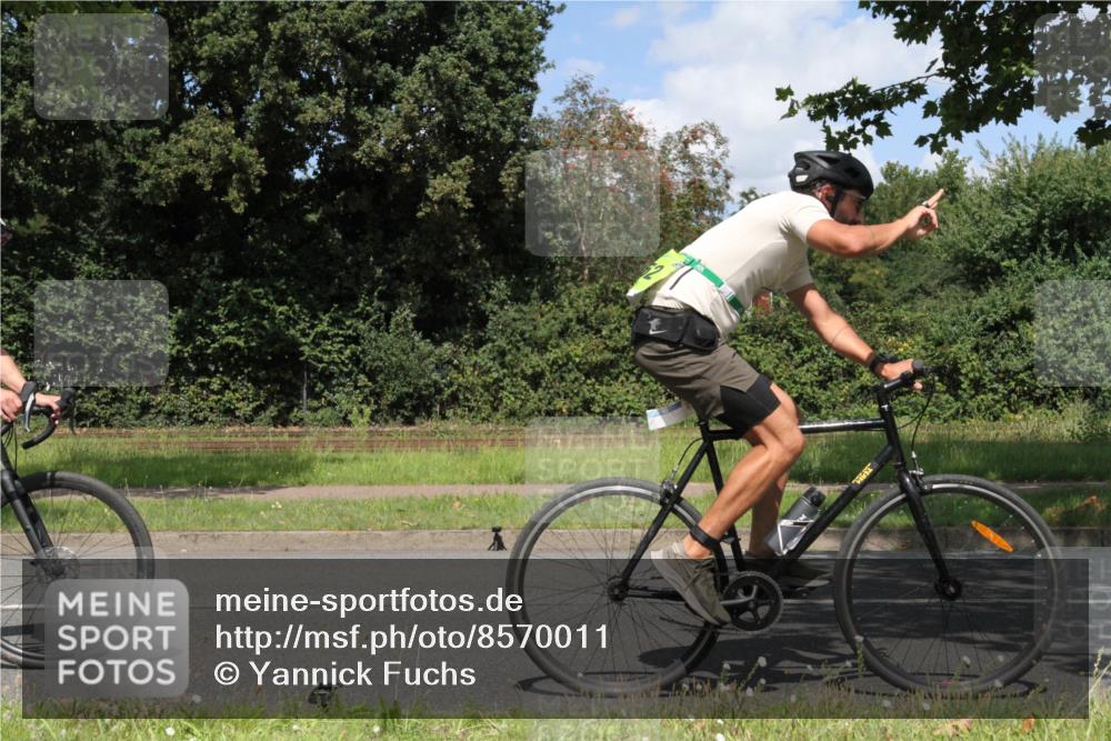 10.08.2025 - GEWOBA Citytriathlon Bremen Yannick Fuchs http://msf.ph/oto/8570011 10.08.2025 14:16:35 Radfahren 31, 57, 63, 64, 121, 144, 152, 173 meine-sportfotos.de