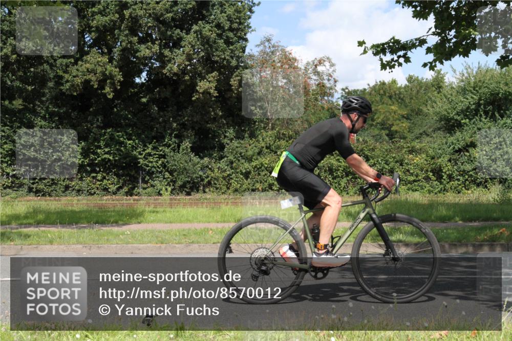 10.08.2025 - GEWOBA Citytriathlon Bremen Yannick Fuchs http://msf.ph/oto/8570012 10.08.2025 14:16:35 Radfahren 31, 57, 63, 64, 121, 144, 152, 173 meine-sportfotos.de