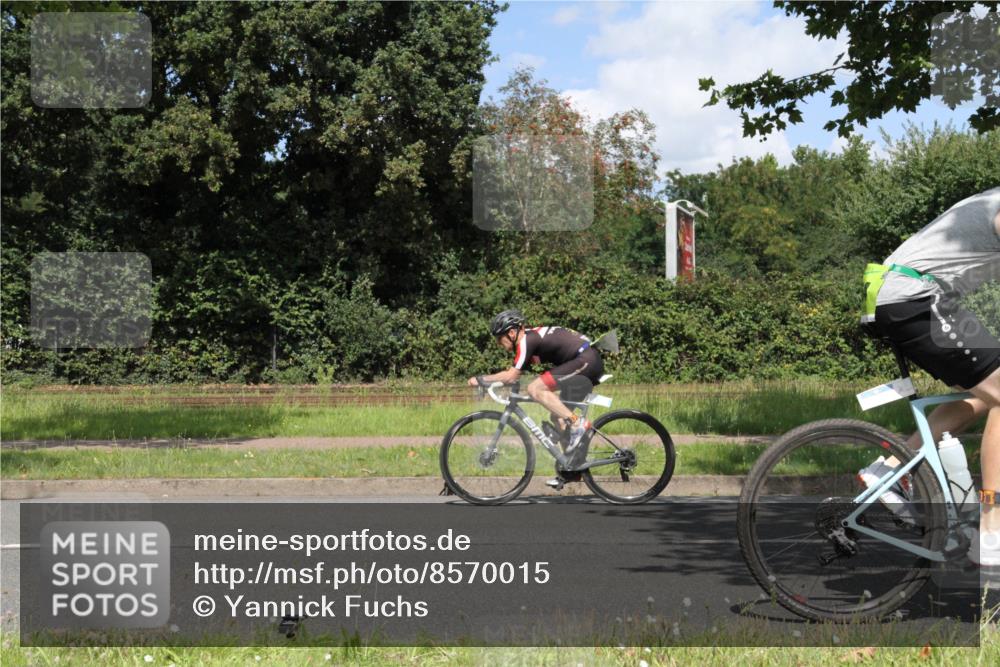 10.08.2025 - GEWOBA Citytriathlon Bremen Yannick Fuchs http://msf.ph/oto/8570015 10.08.2025 14:16:36 Radfahren 31, 57, 63, 64, 121, 144, 152, 173 meine-sportfotos.de