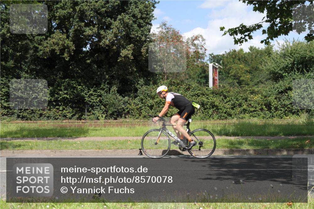 10.08.2025 - GEWOBA Citytriathlon Bremen Yannick Fuchs http://msf.ph/oto/8570078 10.08.2025 14:17:34 Radfahren 4, 127, 304 meine-sportfotos.de