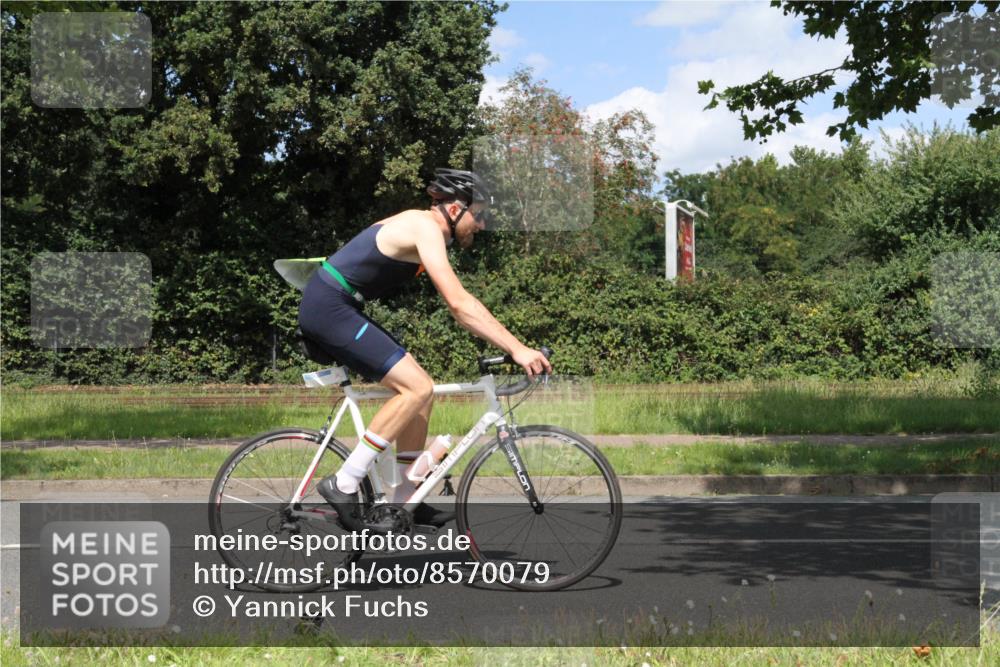 10.08.2025 - GEWOBA Citytriathlon Bremen Yannick Fuchs http://msf.ph/oto/8570079 10.08.2025 14:17:38 Radfahren 4, 127, 304 meine-sportfotos.de