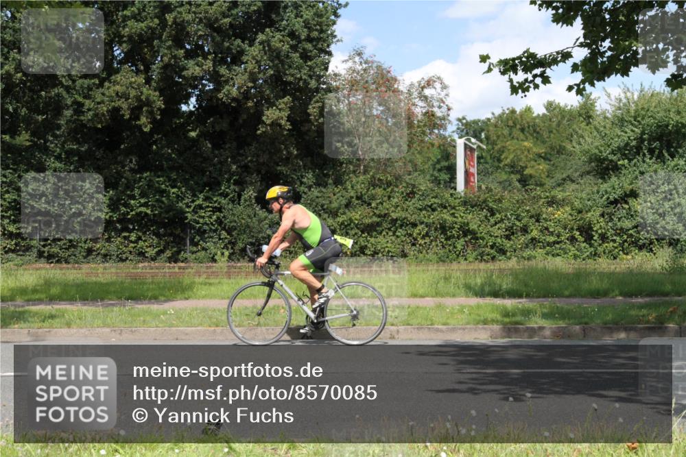 10.08.2025 - GEWOBA Citytriathlon Bremen Yannick Fuchs http://msf.ph/oto/8570085 10.08.2025 14:17:40 Radfahren 4, 127, 304 meine-sportfotos.de