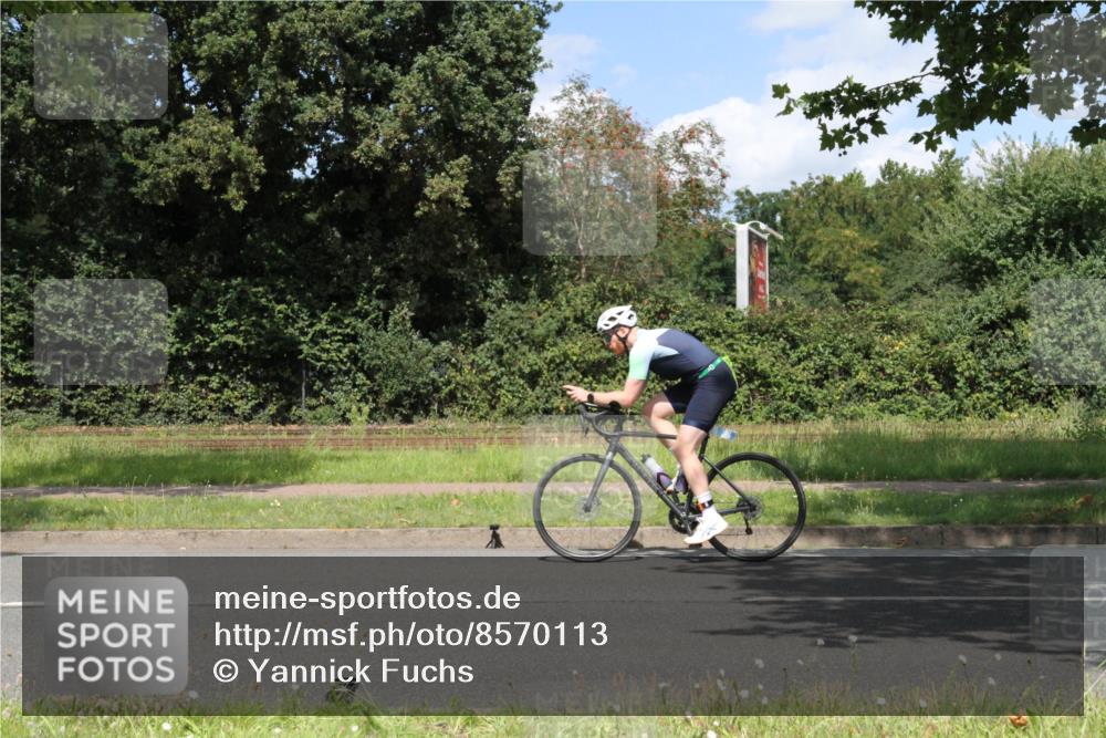 10.08.2025 - GEWOBA Citytriathlon Bremen Yannick Fuchs http://msf.ph/oto/8570113 10.08.2025 14:17:59 Radfahren 51, 91, 214, 240, 263 meine-sportfotos.de