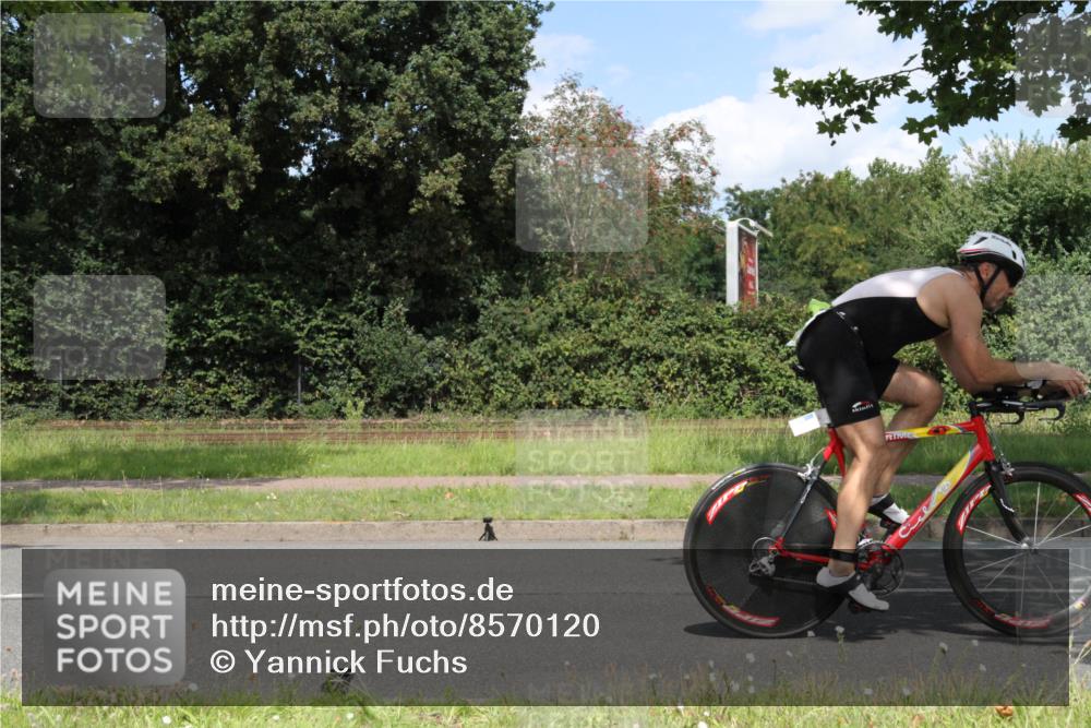10.08.2025 - GEWOBA Citytriathlon Bremen Yannick Fuchs http://msf.ph/oto/8570120 10.08.2025 14:18:02 Radfahren 51, 91, 214, 240, 263 meine-sportfotos.de