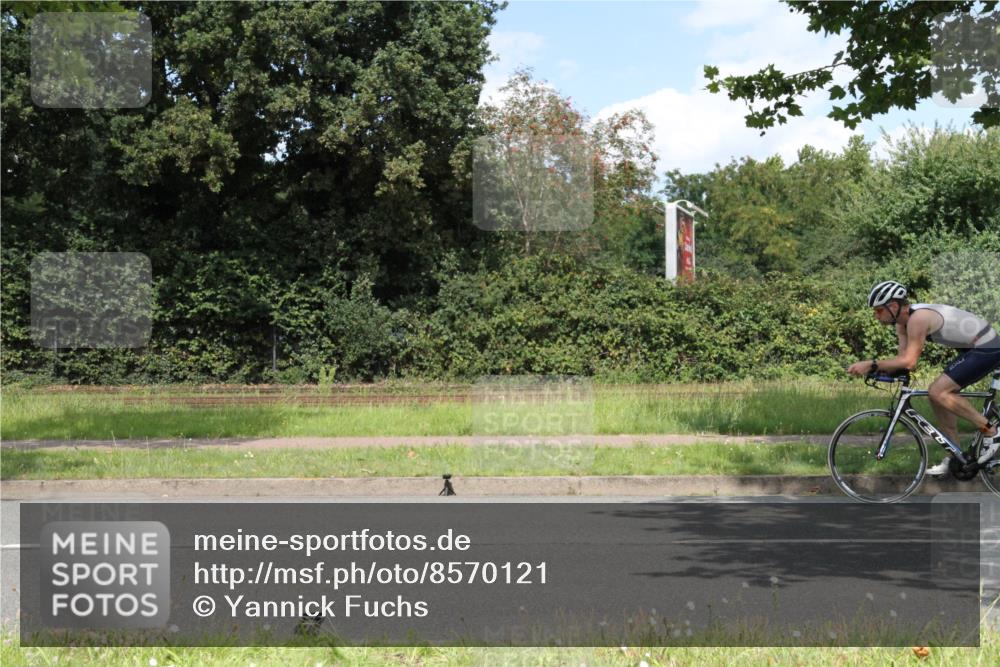 10.08.2025 - GEWOBA Citytriathlon Bremen Yannick Fuchs http://msf.ph/oto/8570121 10.08.2025 14:18:02 Radfahren 51, 91, 214, 240, 263 meine-sportfotos.de