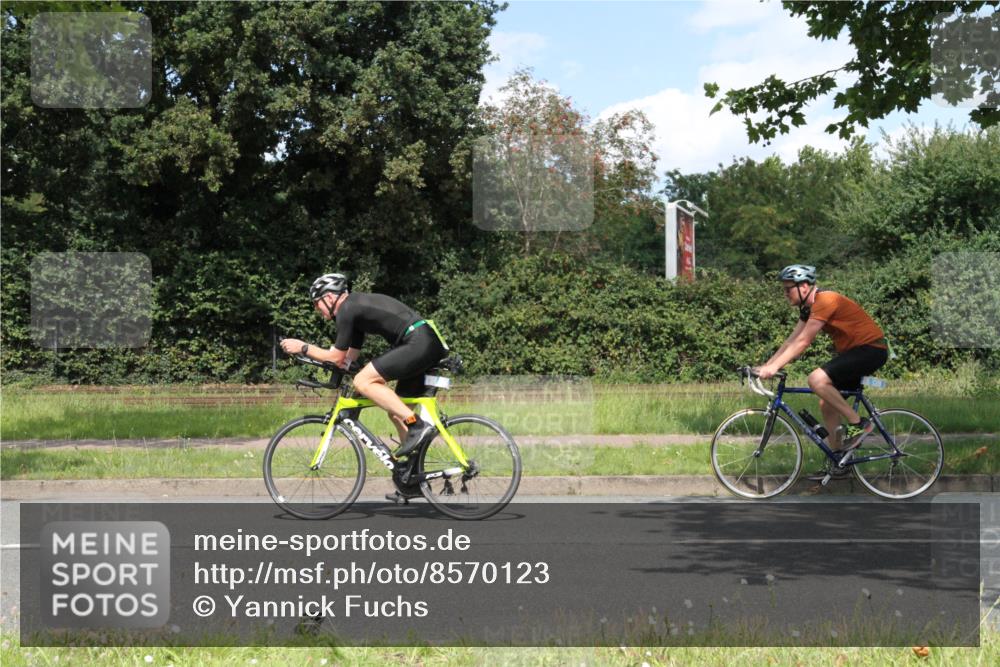 10.08.2025 - GEWOBA Citytriathlon Bremen Yannick Fuchs http://msf.ph/oto/8570123 10.08.2025 14:18:06 Radfahren 51, 91, 214, 240, 263, 295 meine-sportfotos.de