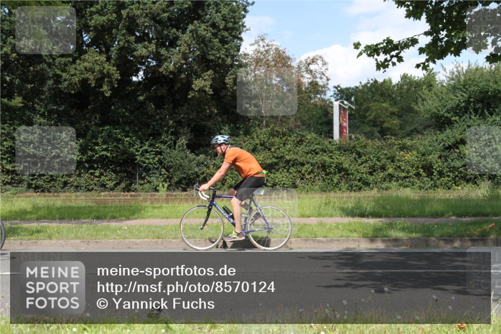 10.08.2025 - GEWOBA Citytriathlon Bremen Yannick Fuchs http://msf.ph/oto/8570124 10.08.2025 14:18:06 Radfahren 51, 91, 214, 240, 263, 295 meine-sportfotos.de