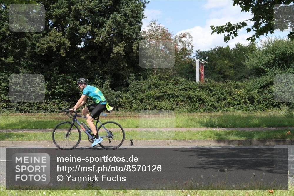 10.08.2025 - GEWOBA Citytriathlon Bremen Yannick Fuchs http://msf.ph/oto/8570126 10.08.2025 14:18:07 Radfahren 51, 91, 214, 240, 263, 295 meine-sportfotos.de