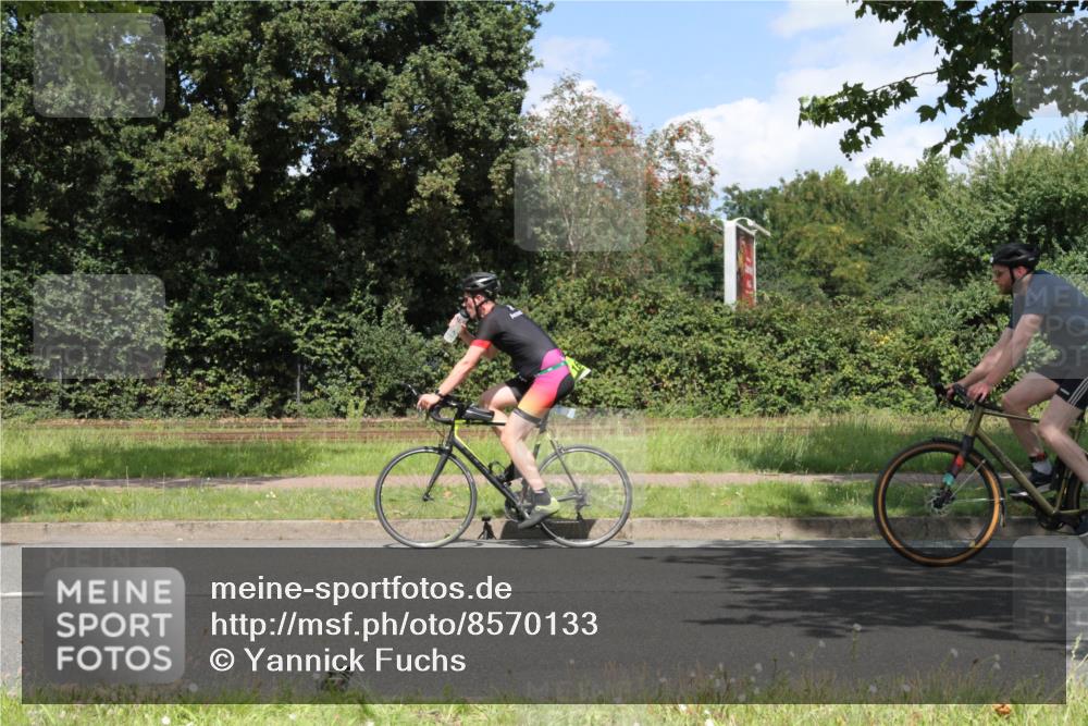 10.08.2025 - GEWOBA Citytriathlon Bremen Yannick Fuchs http://msf.ph/oto/8570133 10.08.2025 14:18:19 Radfahren 47, 75, 94, 100, 147, 214, 255, 295 meine-sportfotos.de