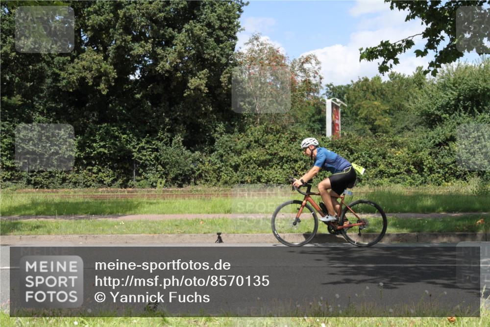 10.08.2025 - GEWOBA Citytriathlon Bremen Yannick Fuchs http://msf.ph/oto/8570135 10.08.2025 14:18:20 Radfahren 47, 75, 94, 100, 147, 214, 255, 295 meine-sportfotos.de