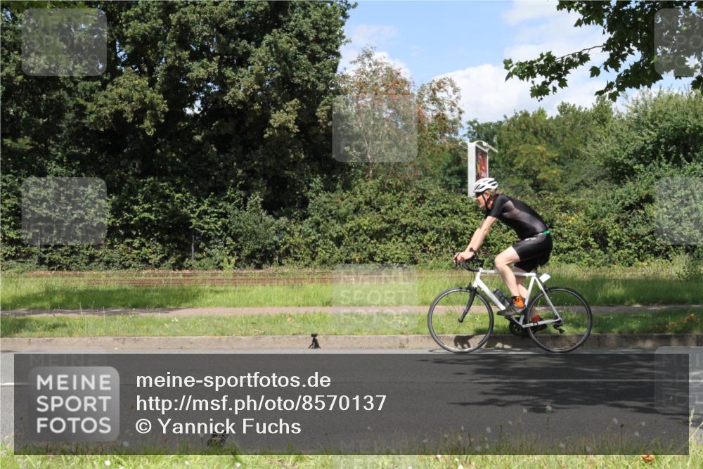 10.08.2025 - GEWOBA Citytriathlon Bremen Yannick Fuchs http://msf.ph/oto/8570137 10.08.2025 14:18:22 Radfahren 47, 75, 94, 100, 147, 255, 295 meine-sportfotos.de