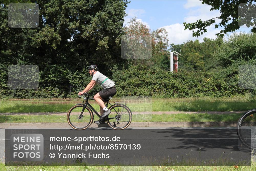 10.08.2025 - GEWOBA Citytriathlon Bremen Yannick Fuchs http://msf.ph/oto/8570139 10.08.2025 14:18:23 Radfahren 47, 75, 94, 100, 131, 147, 255, 295 meine-sportfotos.de