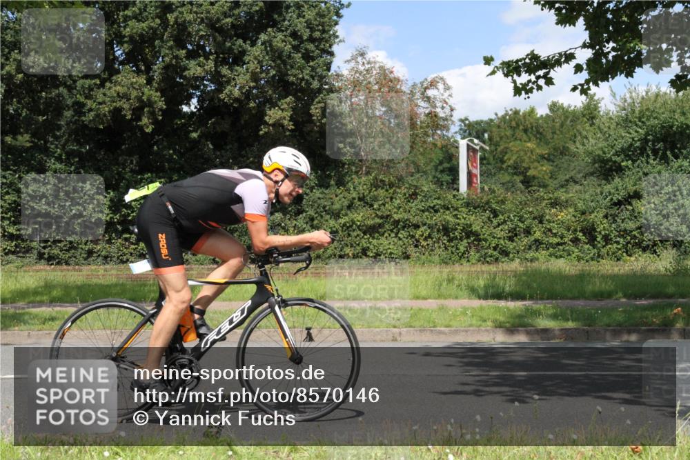 10.08.2025 - GEWOBA Citytriathlon Bremen Yannick Fuchs http://msf.ph/oto/8570146 10.08.2025 14:18:29 Radfahren 47, 75, 94, 100, 131, 147, 255, 295, 314 meine-sportfotos.de