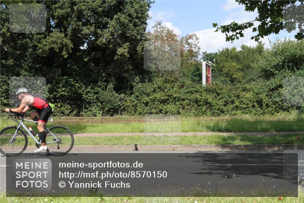 10.08.2025 - GEWOBA Citytriathlon Bremen Yannick Fuchs http://msf.ph/oto/8570150 10.08.2025 14:18:33 Radfahren 30, 47, 50, 75, 94, 100, 131, 147, 255, 314 meine-sportfotos.de