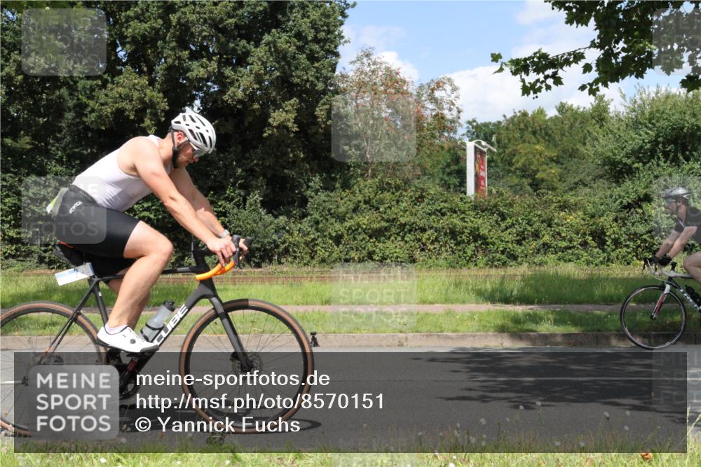 10.08.2025 - GEWOBA Citytriathlon Bremen Yannick Fuchs http://msf.ph/oto/8570151 10.08.2025 14:18:34 Radfahren 30, 47, 50, 75, 94, 100, 131, 147, 255, 314 meine-sportfotos.de