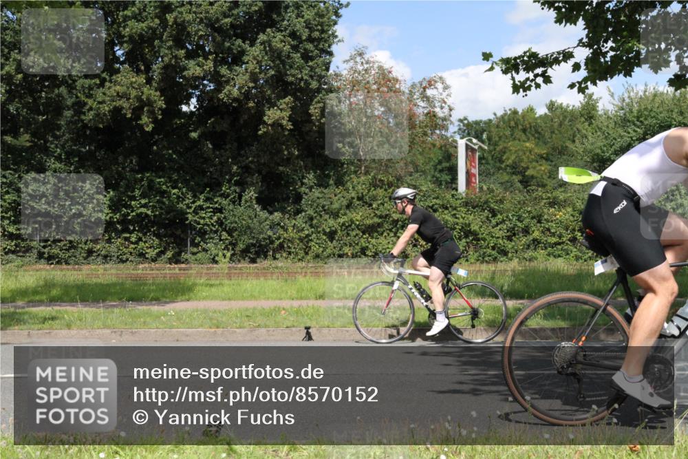 10.08.2025 - GEWOBA Citytriathlon Bremen Yannick Fuchs http://msf.ph/oto/8570152 10.08.2025 14:18:35 Radfahren 30, 47, 50, 75, 81, 94, 100, 131, 147, 255, 314 meine-sportfotos.de