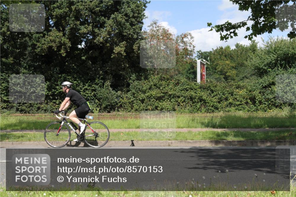 10.08.2025 - GEWOBA Citytriathlon Bremen Yannick Fuchs http://msf.ph/oto/8570153 10.08.2025 14:18:35 Radfahren 30, 47, 50, 75, 81, 94, 100, 131, 147, 255, 314 meine-sportfotos.de