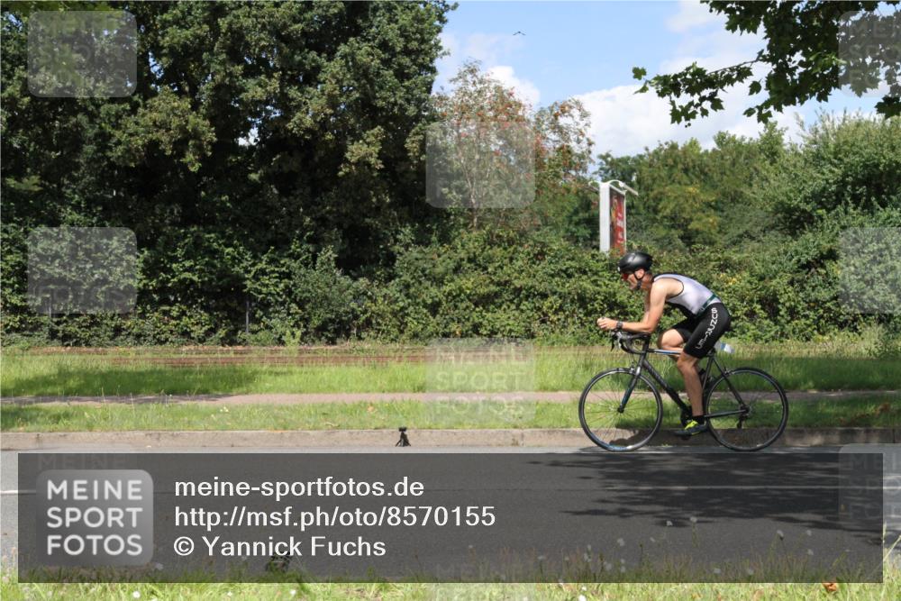 10.08.2025 - GEWOBA Citytriathlon Bremen Yannick Fuchs http://msf.ph/oto/8570155 10.08.2025 14:18:36 Radfahren 30, 47, 50, 75, 81, 94, 100, 131, 147, 255, 314 meine-sportfotos.de