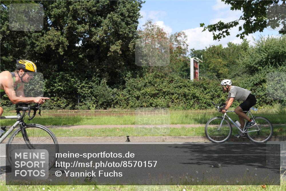 10.08.2025 - GEWOBA Citytriathlon Bremen Yannick Fuchs http://msf.ph/oto/8570157 10.08.2025 14:18:38 Radfahren 30, 47, 50, 81, 94, 100, 106, 131, 147, 255, 314 meine-sportfotos.de