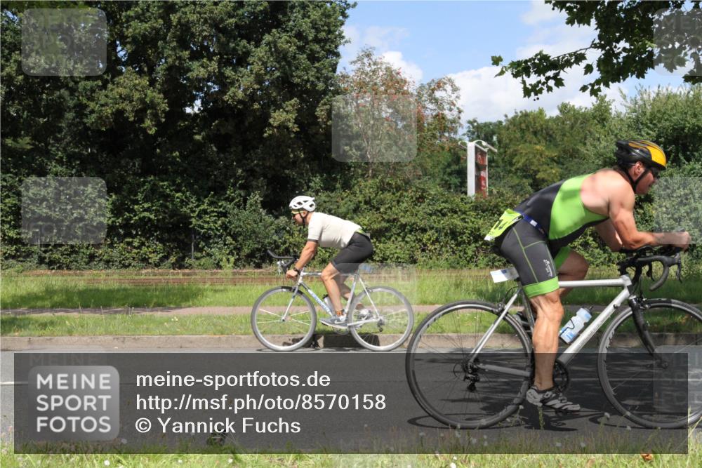10.08.2025 - GEWOBA Citytriathlon Bremen Yannick Fuchs http://msf.ph/oto/8570158 10.08.2025 14:18:39 Radfahren 30, 47, 50, 81, 94, 100, 106, 131, 255, 314 meine-sportfotos.de