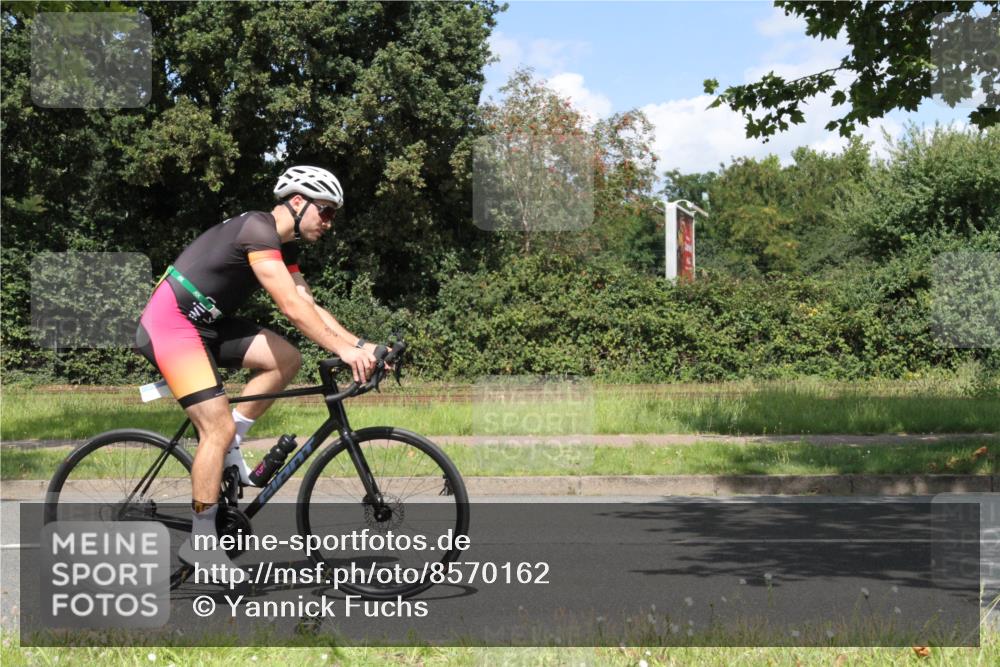 10.08.2025 - GEWOBA Citytriathlon Bremen Yannick Fuchs http://msf.ph/oto/8570162 10.08.2025 14:18:48 Radfahren 30, 50, 81, 106, 116, 131, 261, 264, 314 meine-sportfotos.de