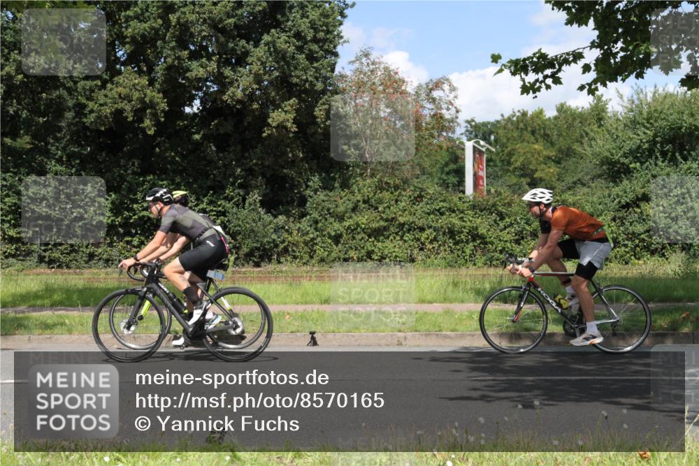10.08.2025 - GEWOBA Citytriathlon Bremen Yannick Fuchs http://msf.ph/oto/8570165 10.08.2025 14:18:49 Radfahren 30, 50, 81, 106, 116, 261, 264, 314 meine-sportfotos.de