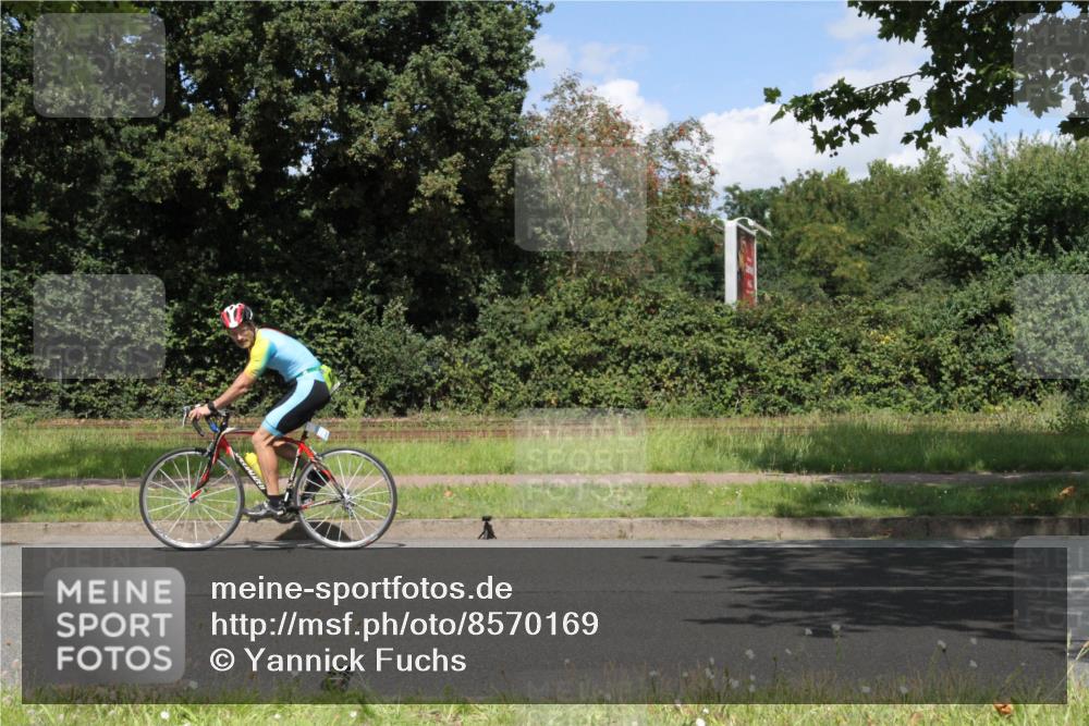 10.08.2025 - GEWOBA Citytriathlon Bremen Yannick Fuchs http://msf.ph/oto/8570169 10.08.2025 14:18:50 Radfahren 30, 50, 81, 106, 116, 261, 264, 314 meine-sportfotos.de