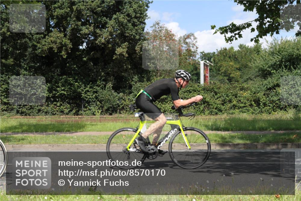 10.08.2025 - GEWOBA Citytriathlon Bremen Yannick Fuchs http://msf.ph/oto/8570170 10.08.2025 14:18:56 Radfahren 30, 50, 81, 101, 106, 116, 139, 261, 264 meine-sportfotos.de