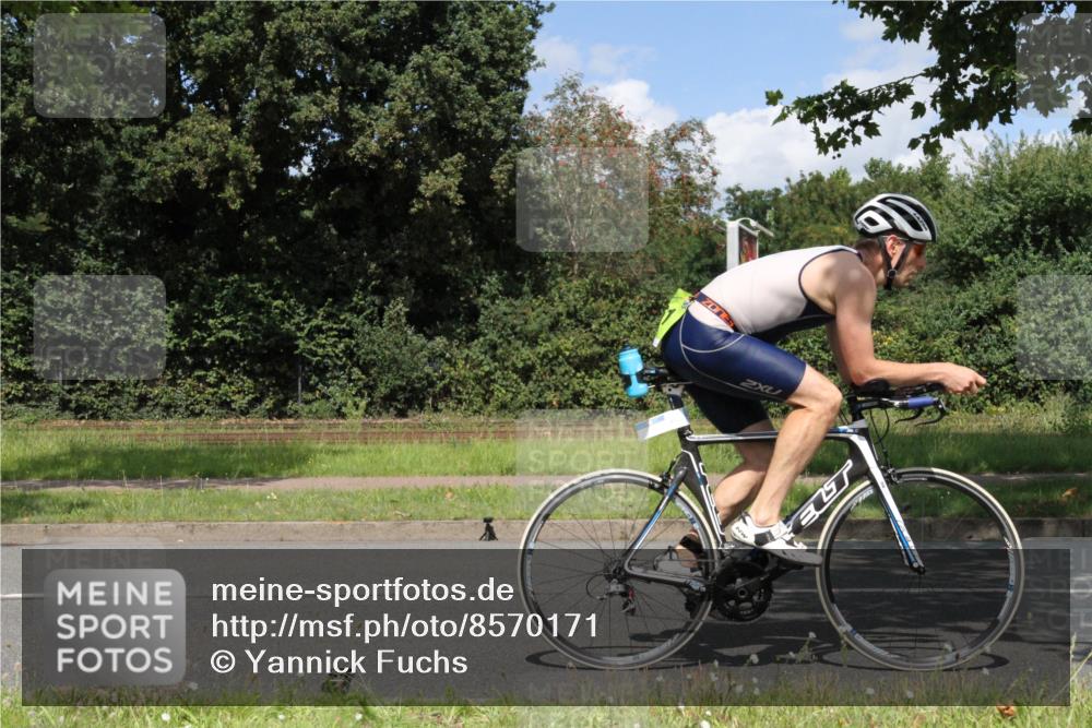 10.08.2025 - GEWOBA Citytriathlon Bremen Yannick Fuchs http://msf.ph/oto/8570171 10.08.2025 14:18:56 Radfahren 30, 50, 81, 101, 106, 116, 139, 261, 264 meine-sportfotos.de