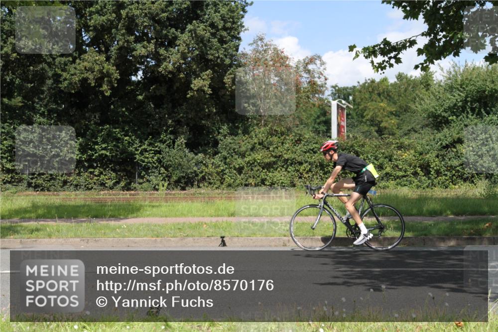 10.08.2025 - GEWOBA Citytriathlon Bremen Yannick Fuchs http://msf.ph/oto/8570176 10.08.2025 14:19:00 Radfahren 81, 101, 106, 116, 139, 261, 264 meine-sportfotos.de