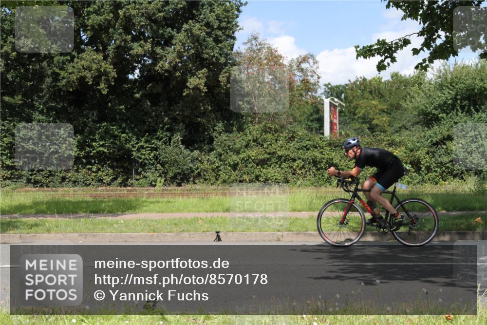 10.08.2025 - GEWOBA Citytriathlon Bremen Yannick Fuchs http://msf.ph/oto/8570178 10.08.2025 14:19:05 Radfahren 101, 116, 126, 139, 162, 201, 261, 264 meine-sportfotos.de