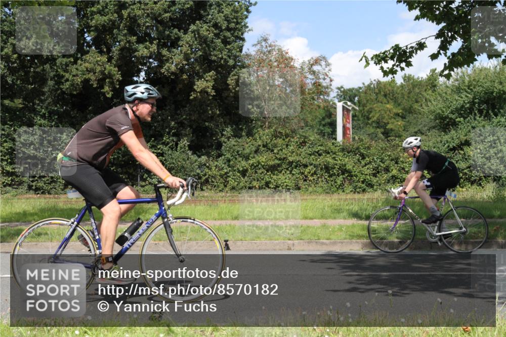 10.08.2025 - GEWOBA Citytriathlon Bremen Yannick Fuchs http://msf.ph/oto/8570182 10.08.2025 14:19:08 Radfahren 101, 116, 126, 139, 162, 201, 254, 261, 264 meine-sportfotos.de