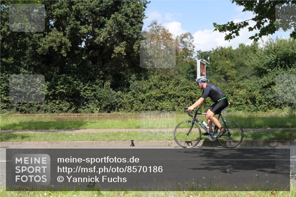 10.08.2025 - GEWOBA Citytriathlon Bremen Yannick Fuchs http://msf.ph/oto/8570186 10.08.2025 14:19:11 Radfahren 101, 124, 126, 139, 162, 201, 239, 254, 264 meine-sportfotos.de