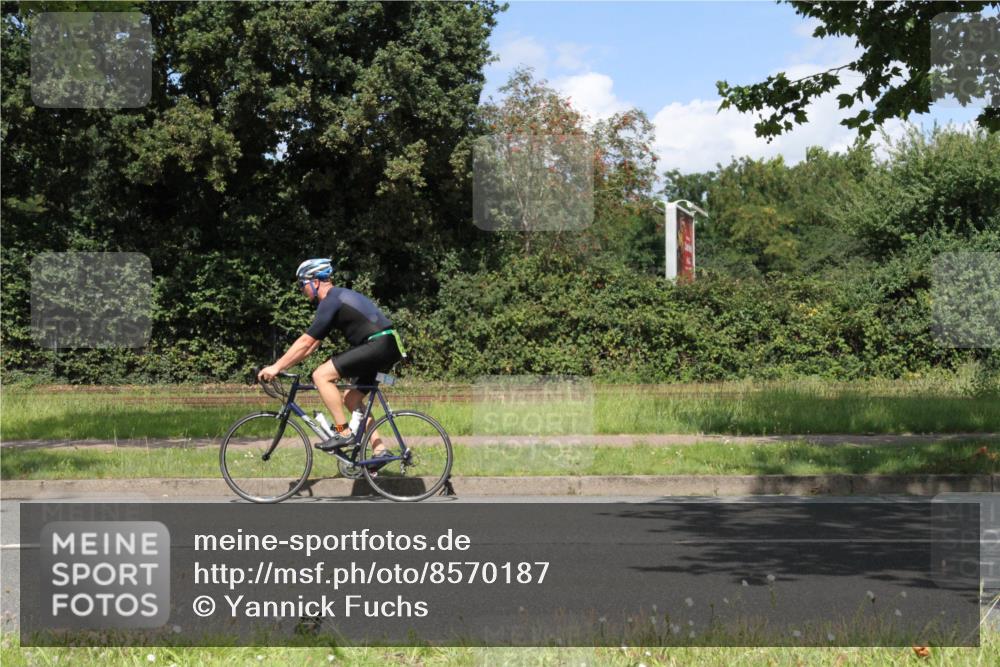 10.08.2025 - GEWOBA Citytriathlon Bremen Yannick Fuchs http://msf.ph/oto/8570187 10.08.2025 14:19:11 Radfahren 101, 124, 126, 139, 162, 201, 239, 254, 264 meine-sportfotos.de