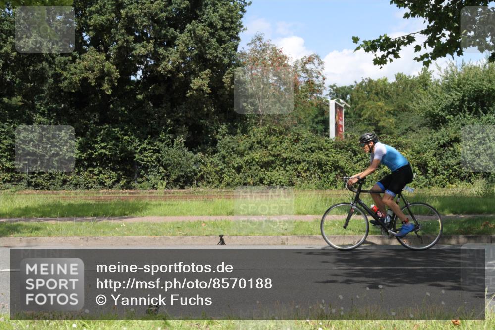 10.08.2025 - GEWOBA Citytriathlon Bremen Yannick Fuchs http://msf.ph/oto/8570188 10.08.2025 14:19:12 Radfahren 101, 124, 126, 139, 162, 201, 227, 239, 254 meine-sportfotos.de