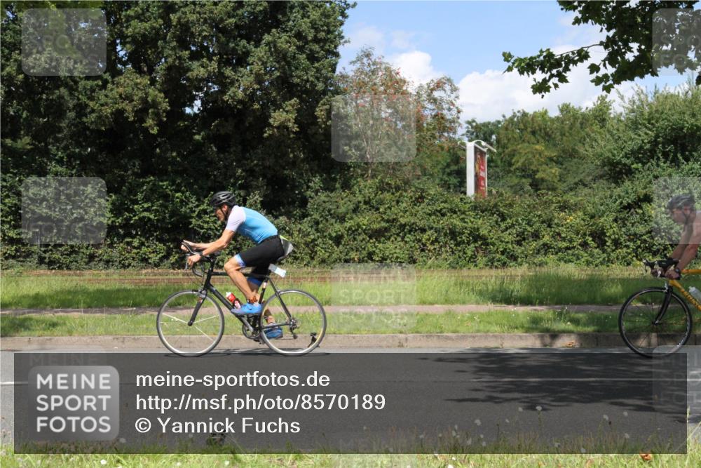 10.08.2025 - GEWOBA Citytriathlon Bremen Yannick Fuchs http://msf.ph/oto/8570189 10.08.2025 14:19:13 Radfahren 101, 124, 126, 139, 162, 201, 227, 239, 254 meine-sportfotos.de