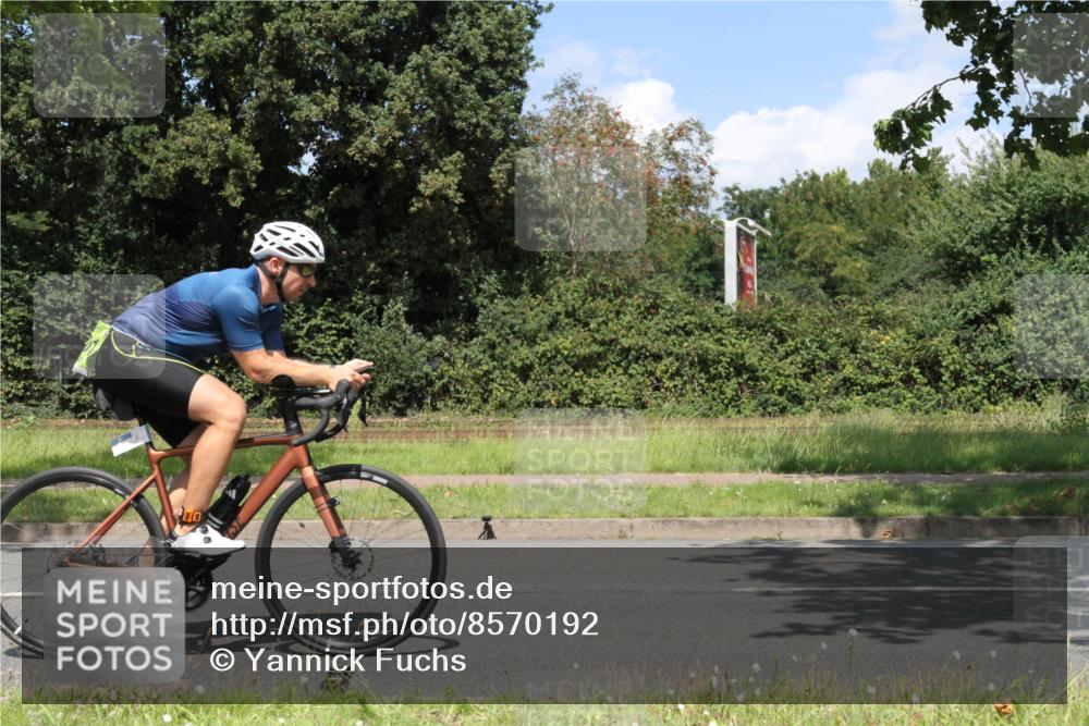 10.08.2025 - GEWOBA Citytriathlon Bremen Yannick Fuchs http://msf.ph/oto/8570192 10.08.2025 14:19:16 Radfahren 101, 124, 126, 139, 162, 201, 227, 239, 254 meine-sportfotos.de